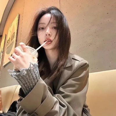 她来到我身边